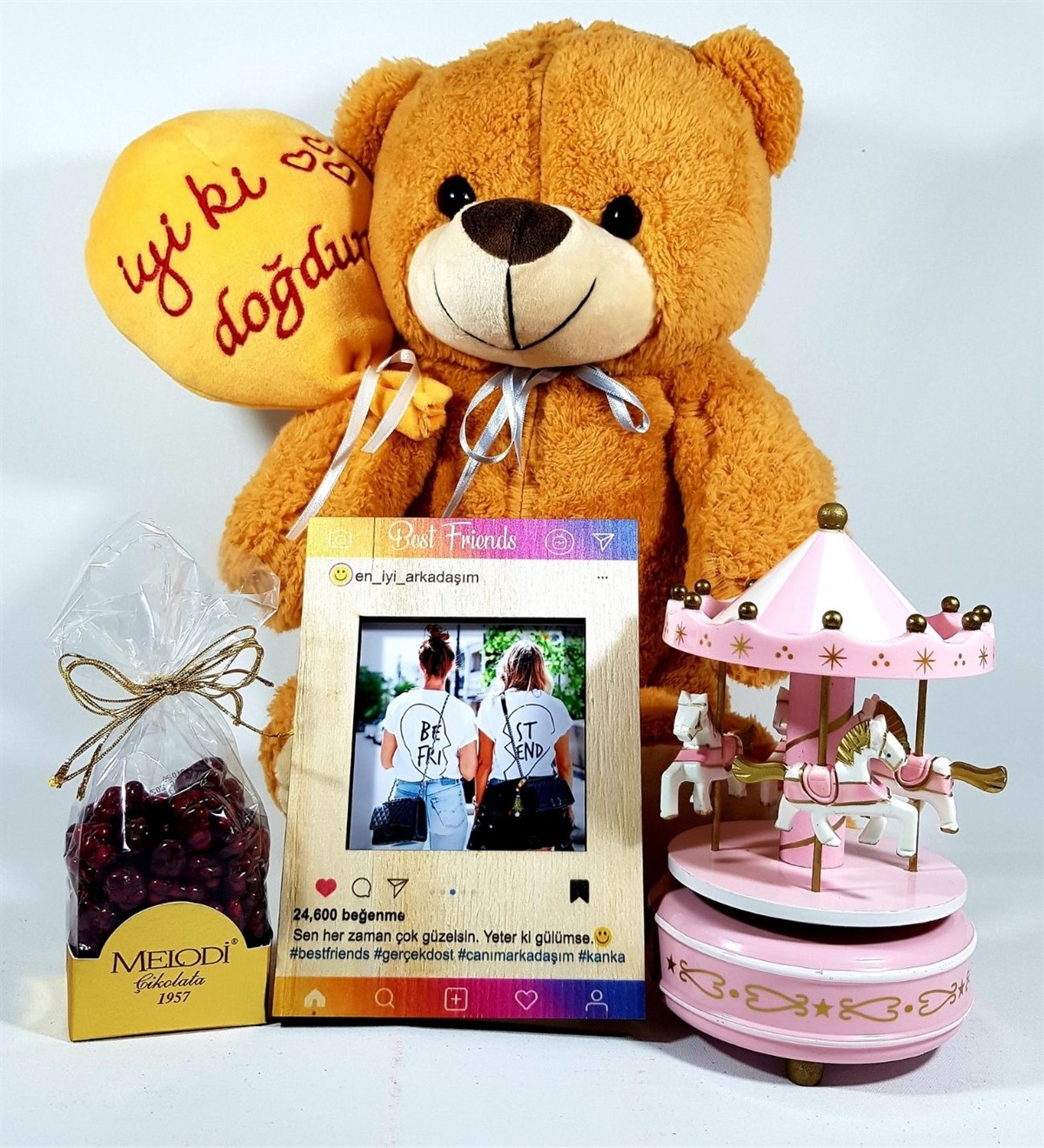 Best Friends İyi Ki Doğdun Ayıcık İnstagram Çerçeve Atlı Karınca Böğürtlen Aromalı Draje Hediye Setleri