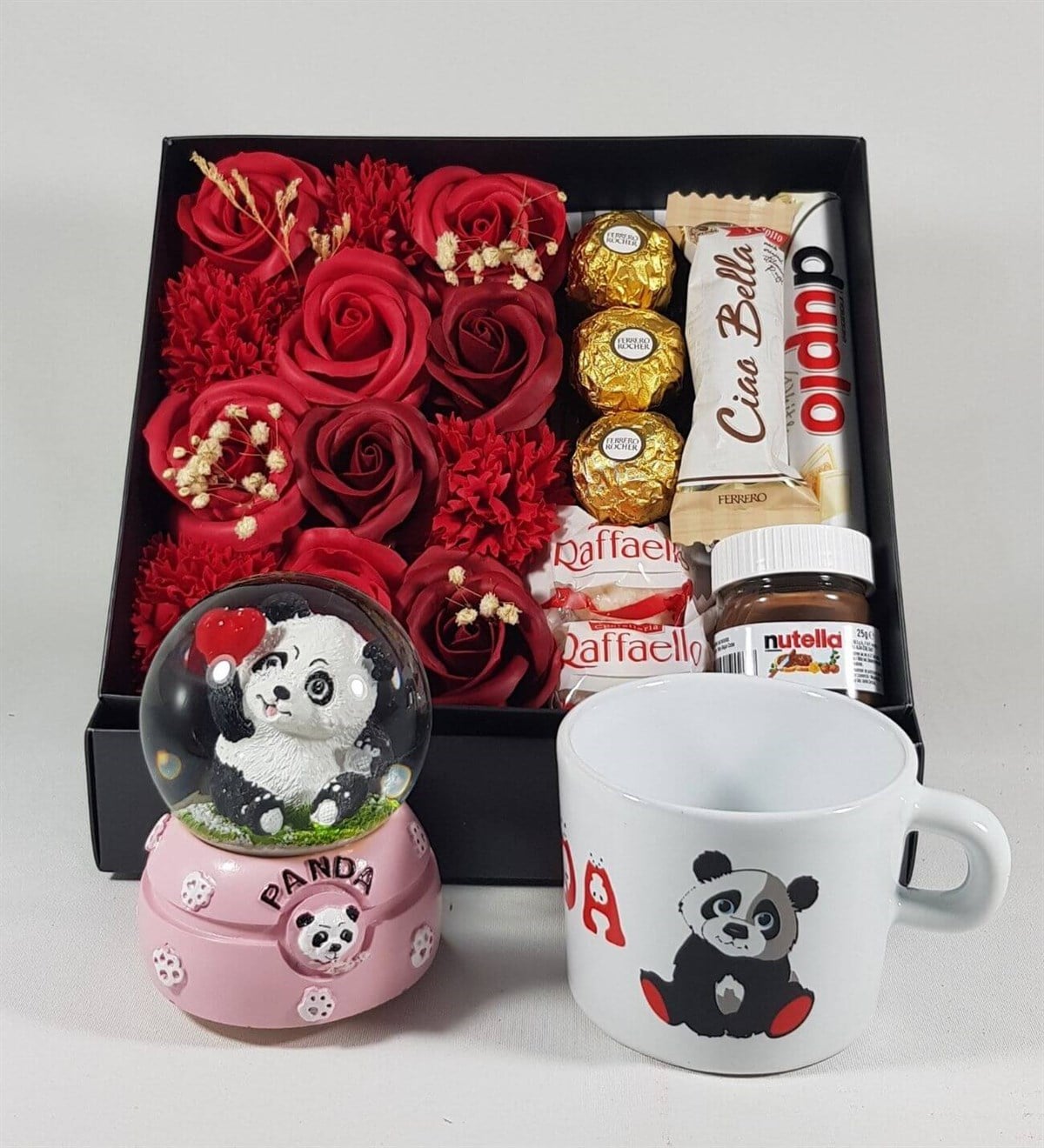 Sevgiliye Hediye Gül Kutusunda Ferrero Çikolata Panda Kutulu Kupa Panda Küre Set HEDİYE