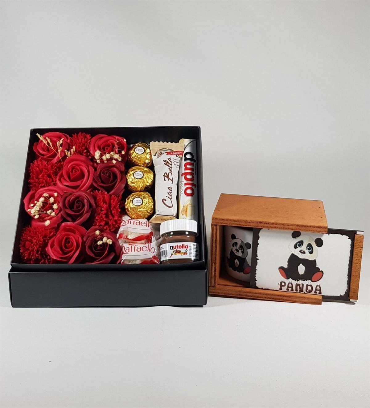 Sevdiklerinize Hediye Gül Kutusunda Ferrero Estrella Çikolata Panda Kutulu Kupa Seti HEDİYE