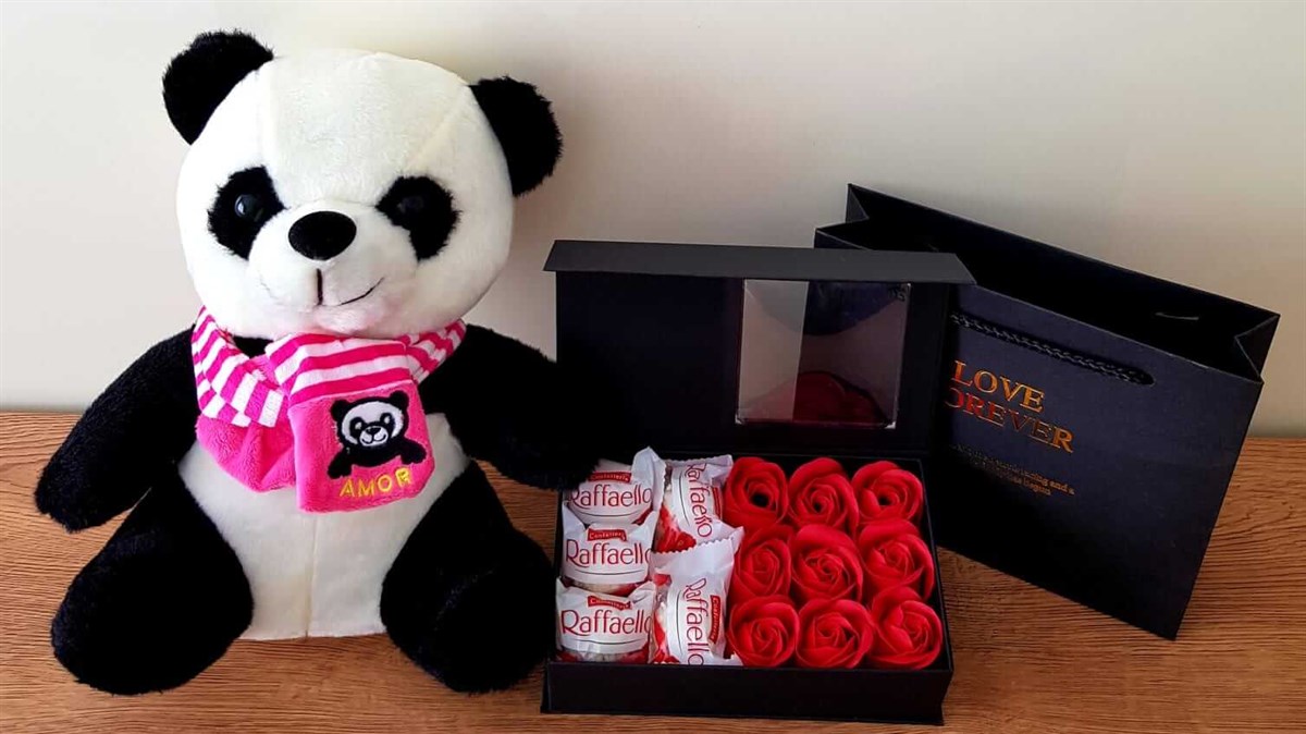 Sevimli Panda Kırmızı Gül Kutusunda Raffaello Rocher Çikolatalı Hediye Set HEDİYE