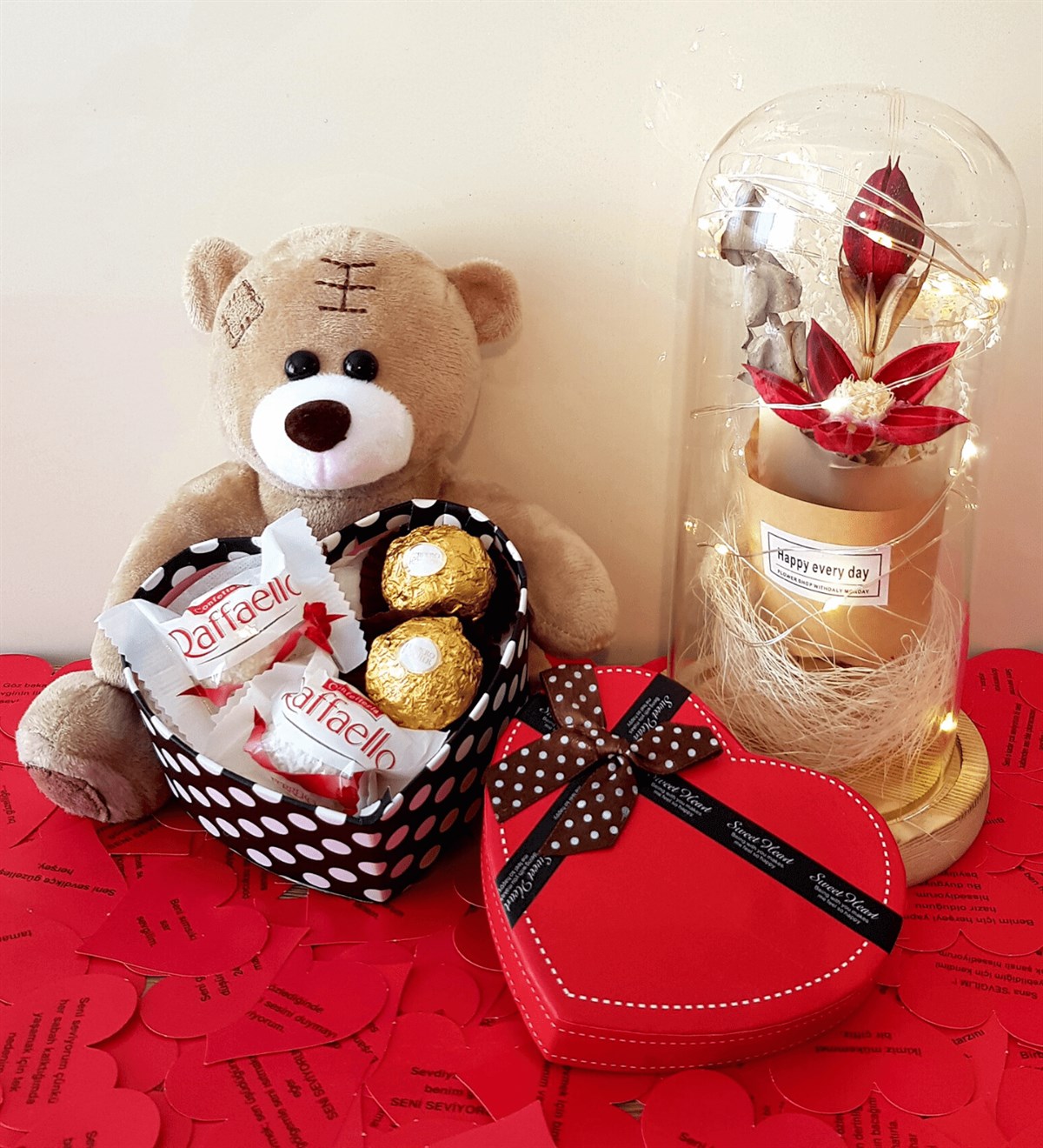 I Love You Diyen Konuşan Ayıcık Rocher ve Raffaello Çikolata Gül Işıklı Fanus HEDİYE