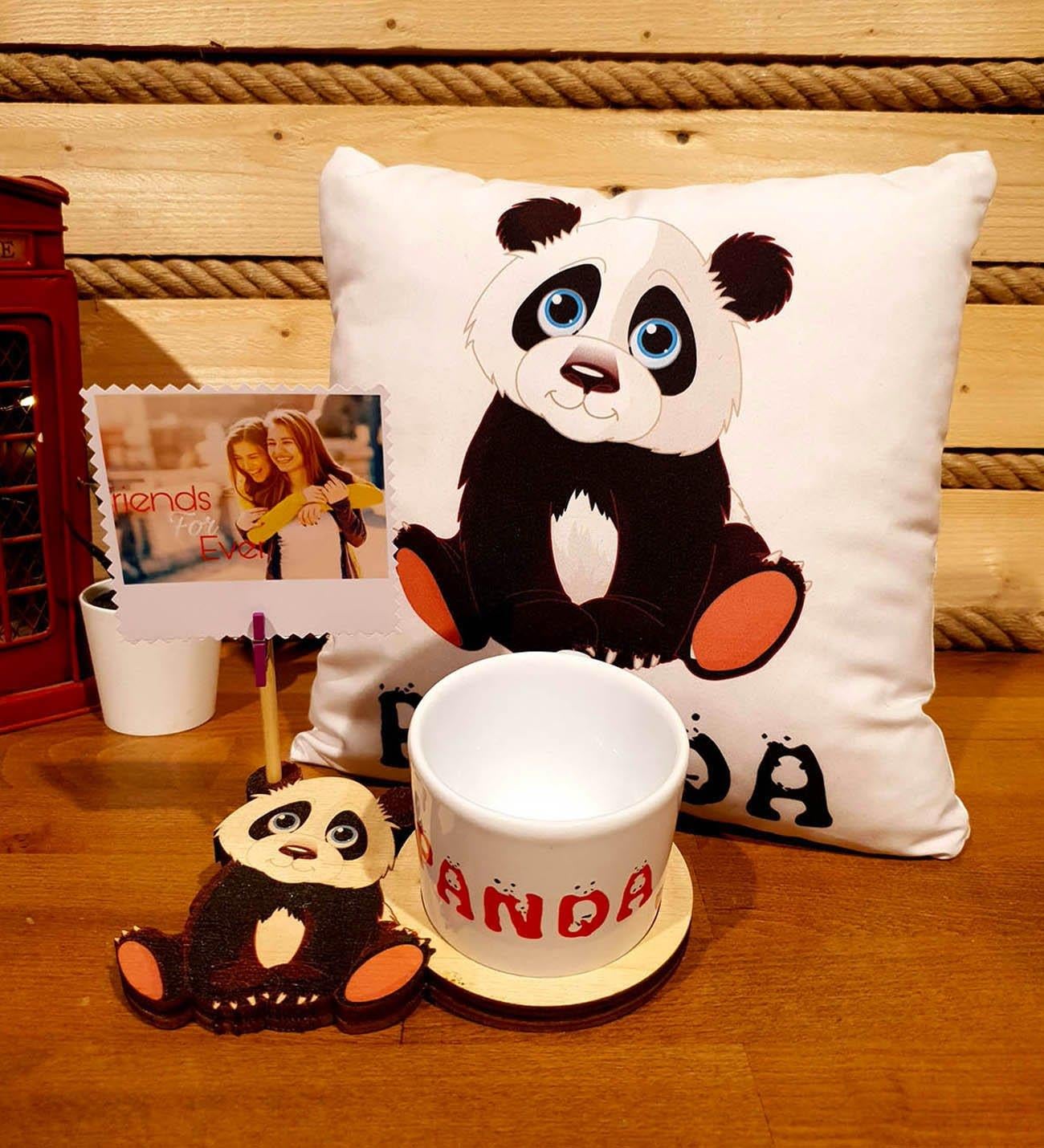 Kişiye Özel Masum Panda 3D Figürlü Kupa Ve Puf Yastık Arkadaşa Hediye BANYO GURUBU