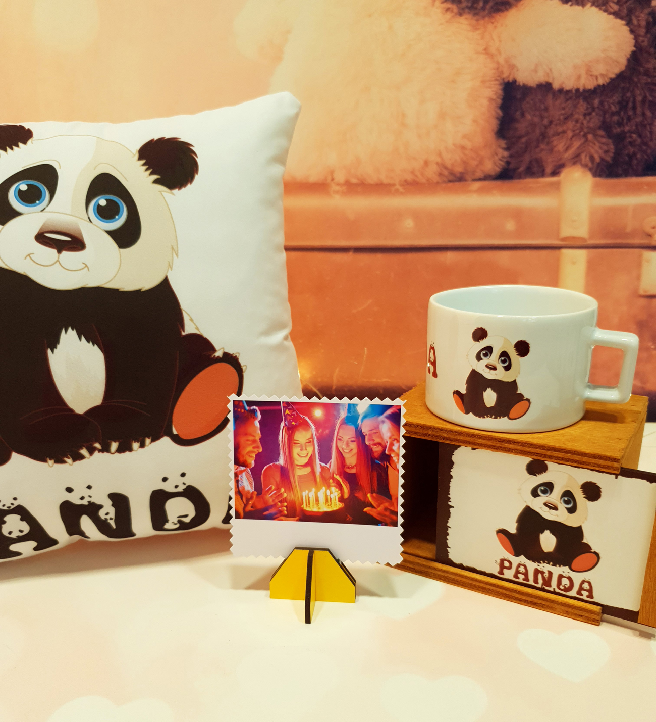 Kişiye Özel Fotoğraflı Panda Yastık Ve Kutulu Kupa Arkadaşa Hediye BANYO GURUBU