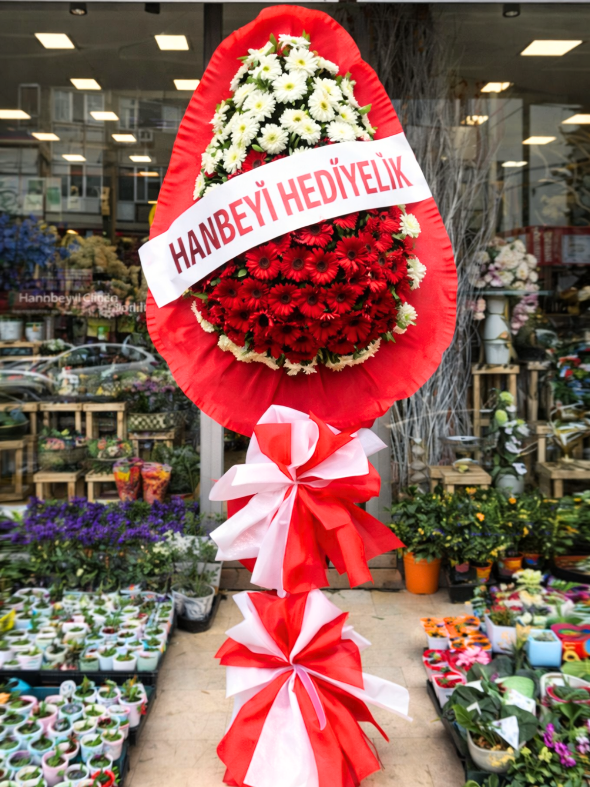 Kırmızı Beyaz Gerbera Çelenk | Açılış ve Düğün Çelengi Avcılar – Hanbeyi KIZ İSTEME BUKETİ