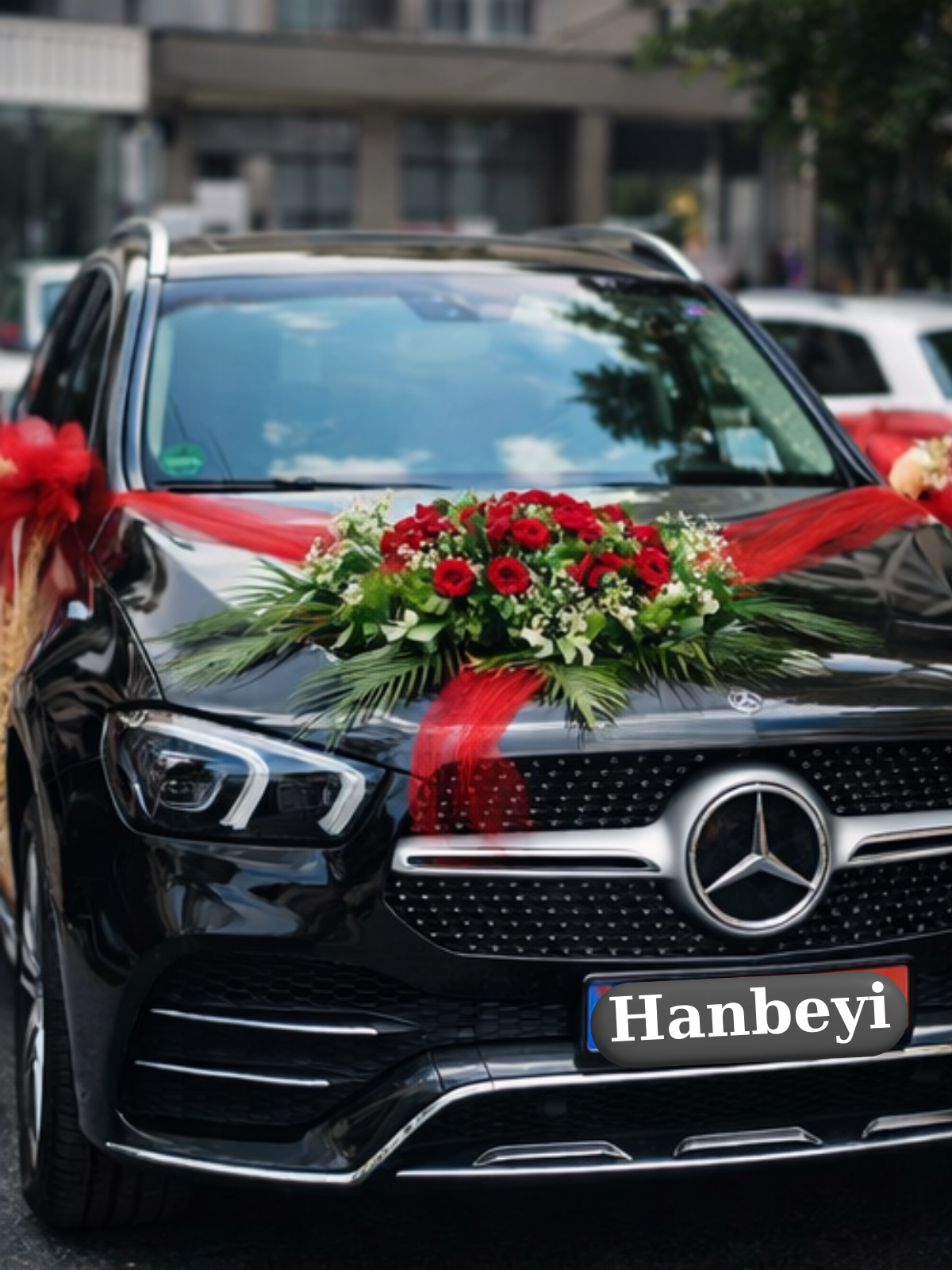 Kırmızı Çiçekli Gelin Arabası Süsleme – Premium Düğün Arabası Dekoru | Hanbeyi KIZ İSTEME BUKETİ