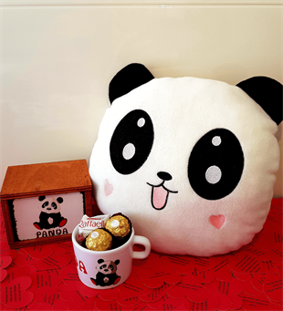 Pelüş Panda Yastık Rocher ve Raffaello Çikolata Kutulu Panda Kupa Hediye Seti HEDİYE
