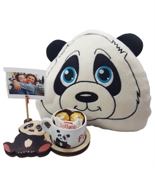 Kişiye Özel Masum Panda 3D Figürlü Kupa ve Yastık Çikolata Hediye Setleri