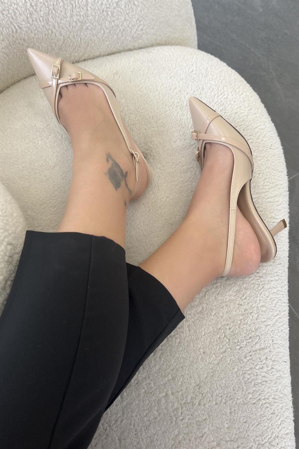 Evelyn Arkası Açık Tokalı Deri Stiletto Bej