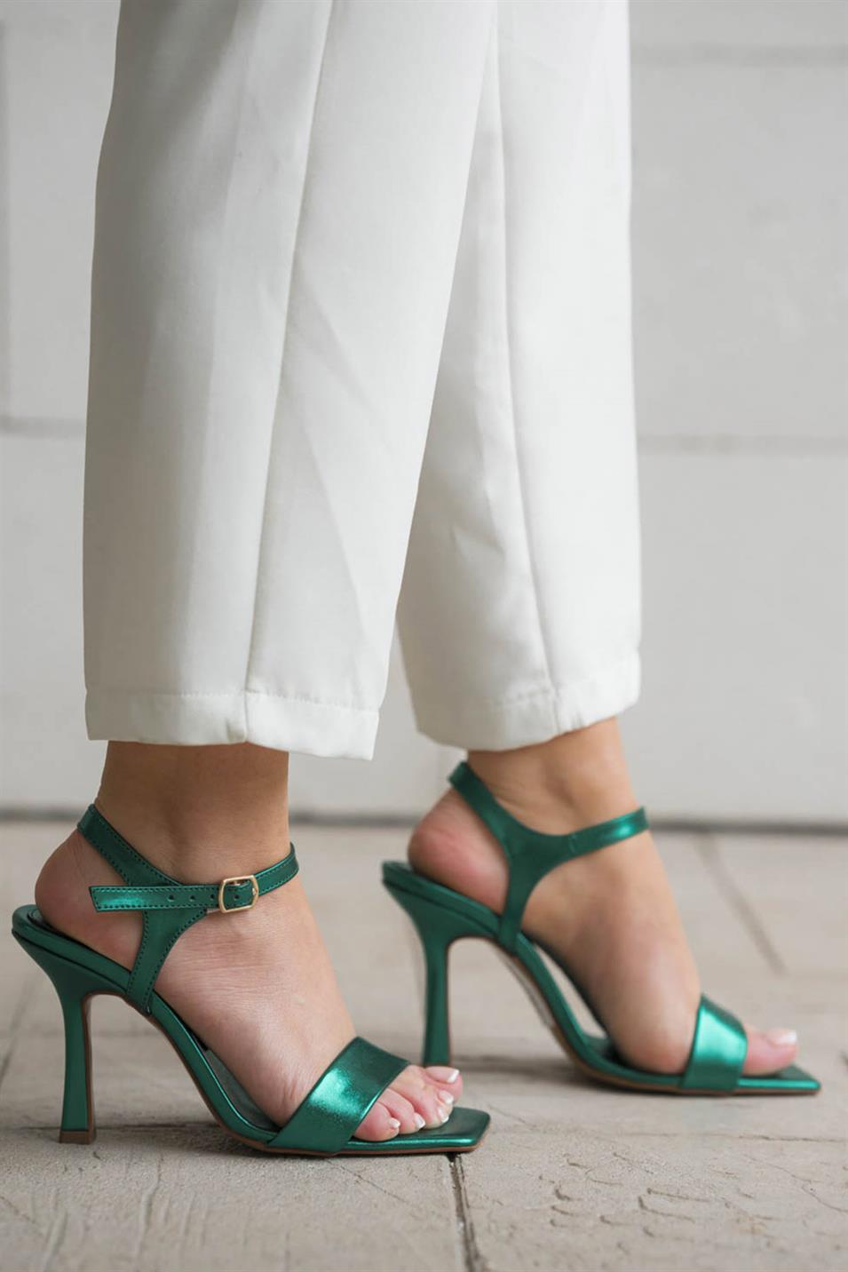 Orlen İnce Bantlı Topuklu Kadın Metalik Deri Ayakkabı Zümrüt Yeşil