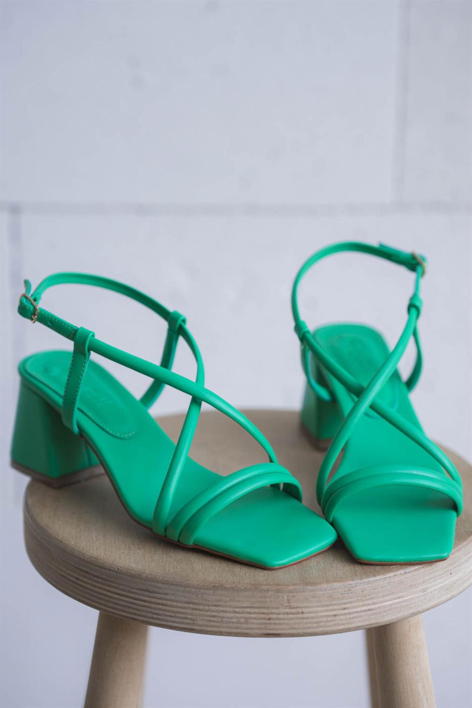 Pice İnce Bantlı Kadın Deri Topuklu Ayakkabı Çimen Yeşili