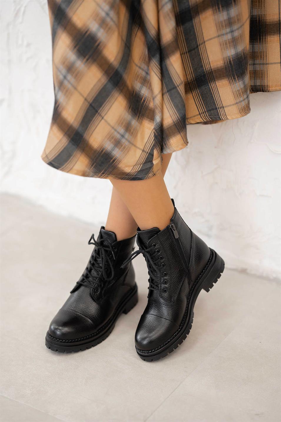 Tormen Bağcıklı  Kadın Hakiki Deri Bot KSİYAH