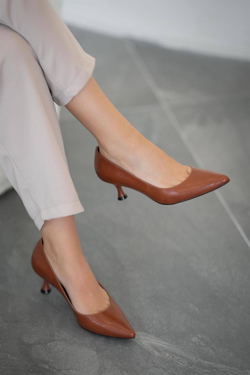 Ville Kapalı Kadın Desenli Deri Stiletto Taba