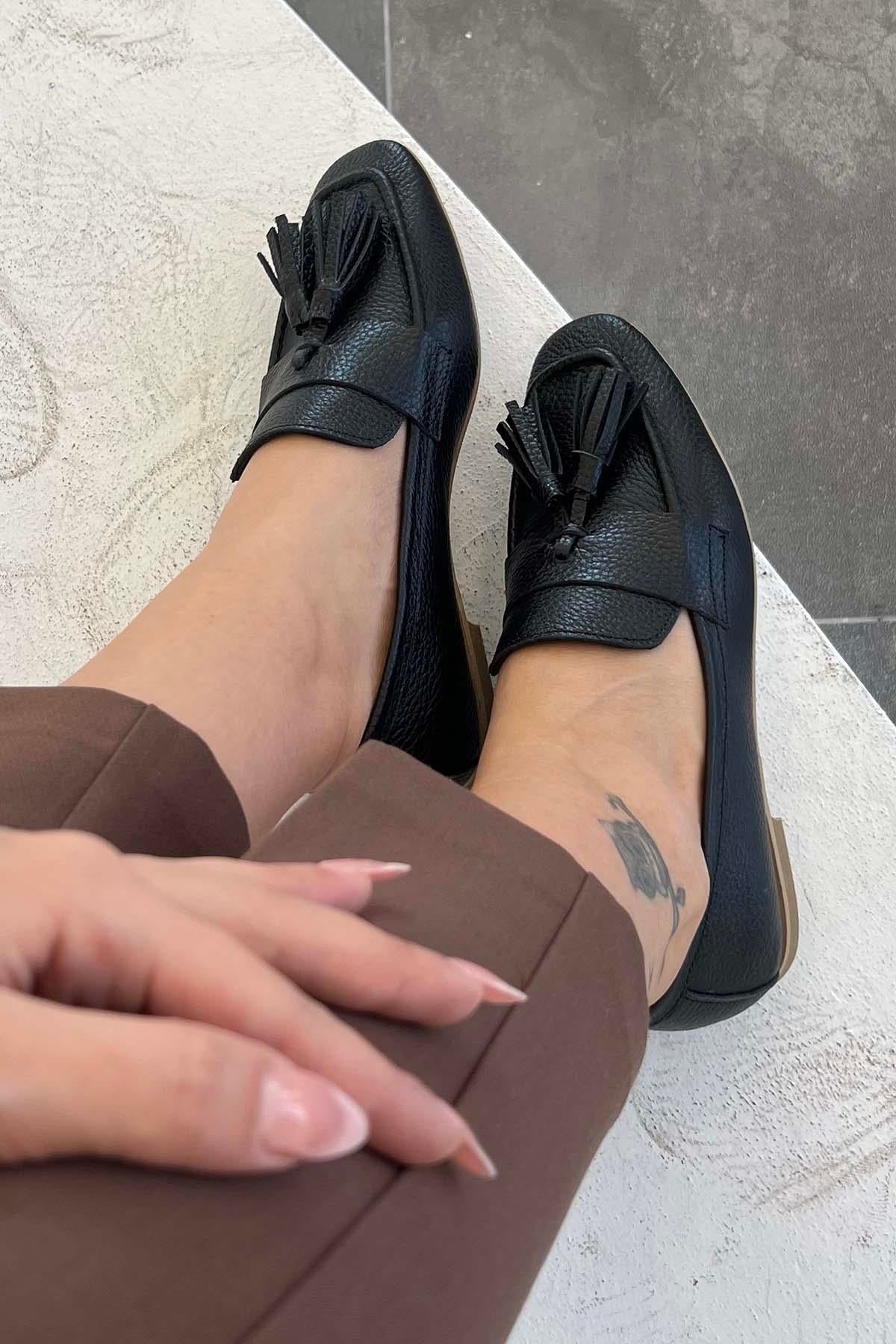 Holly Kadın Püsküllü Hakiki Deri Loafer Ayakkabı Siyah