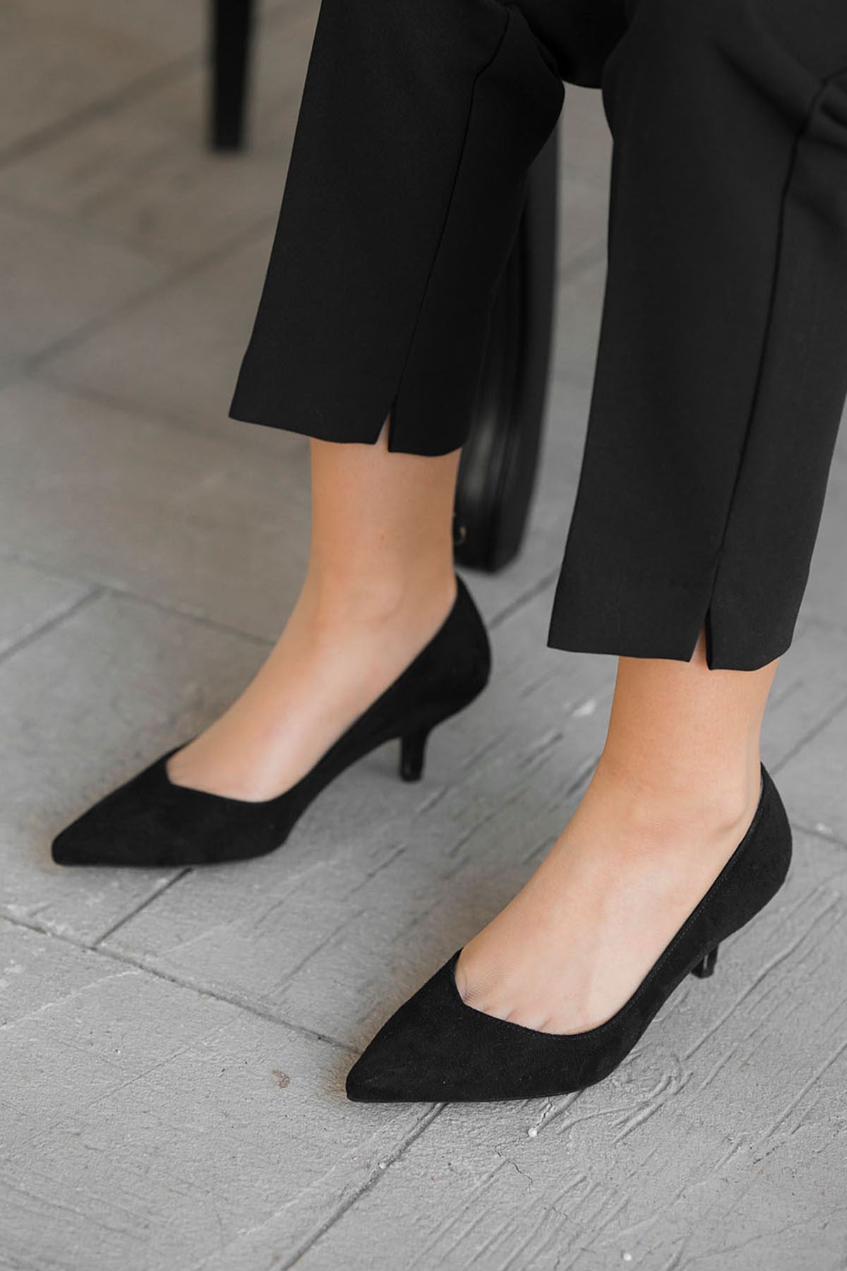 Rumi Alçak Topuklu Süet Stiletto Siyah