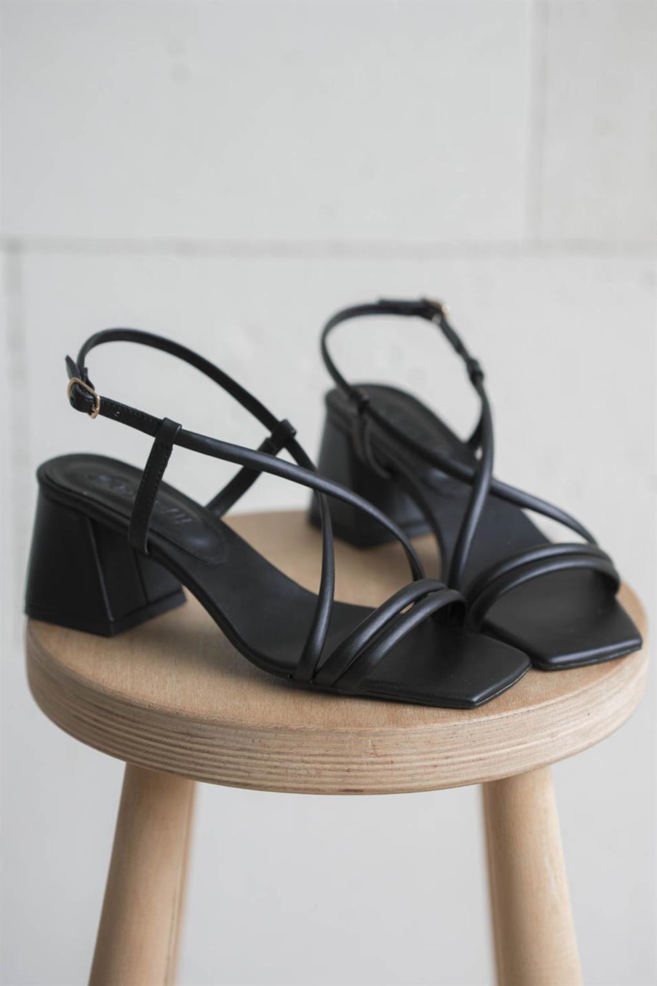 Pice İnce Bantlı Kadın Deri Topuklu Ayakkabı Siyah