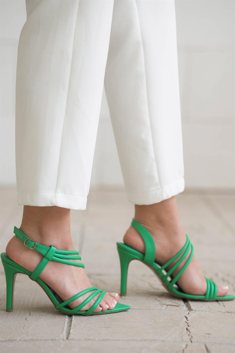 Lecco İnce Bantlı Kadın Topuklu Deri Ayakkabı Çimen Yeşili