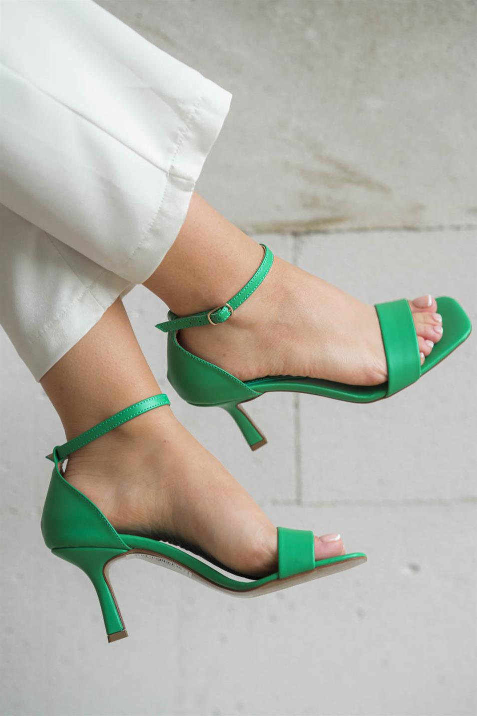 Lesley İnce Bantlı Kadın Deri Topuklu Ayakkabı Çimen Yeşili