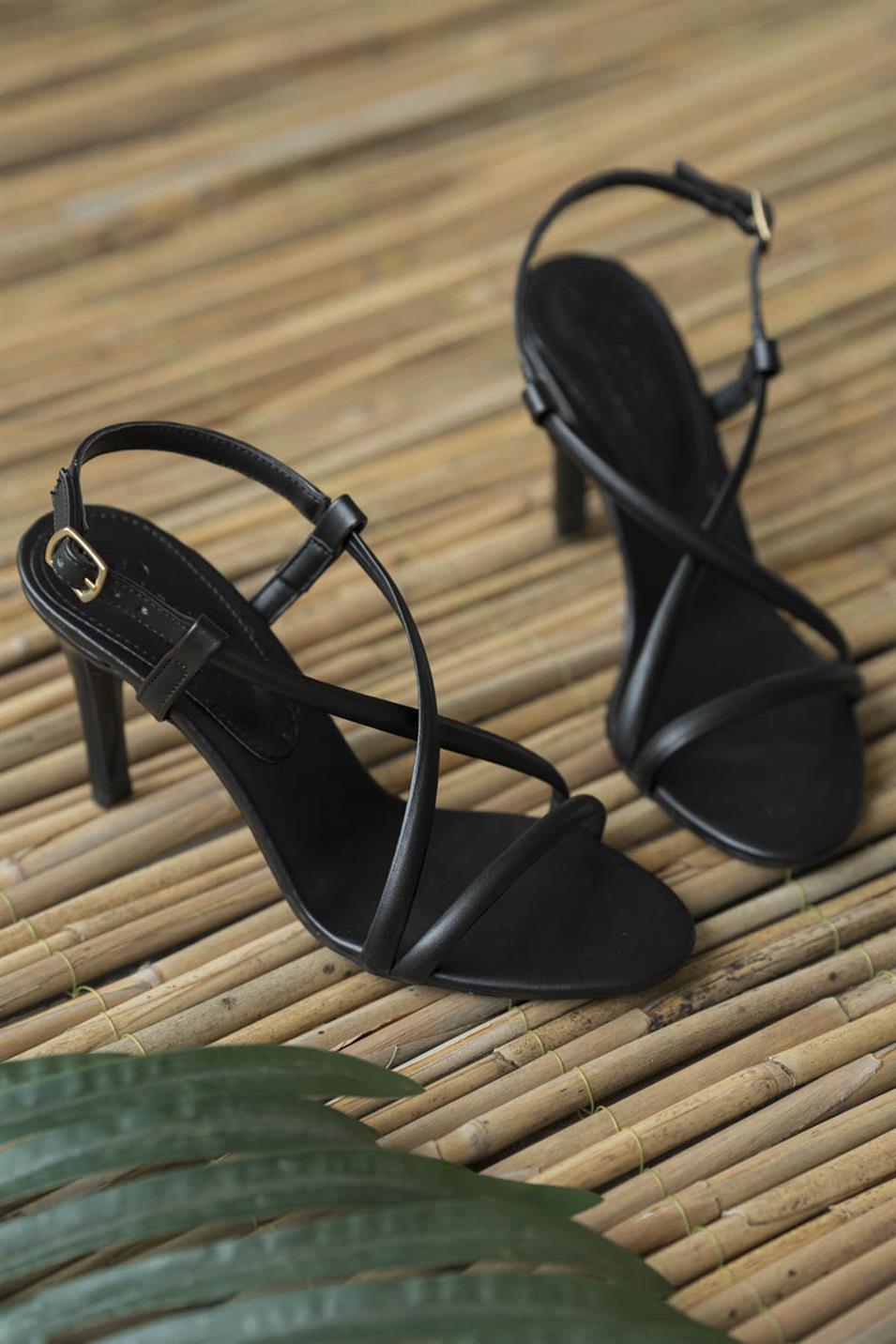 Limos İnce Bantlı Kadın Topuklu Deri Ayakkabı Siyah