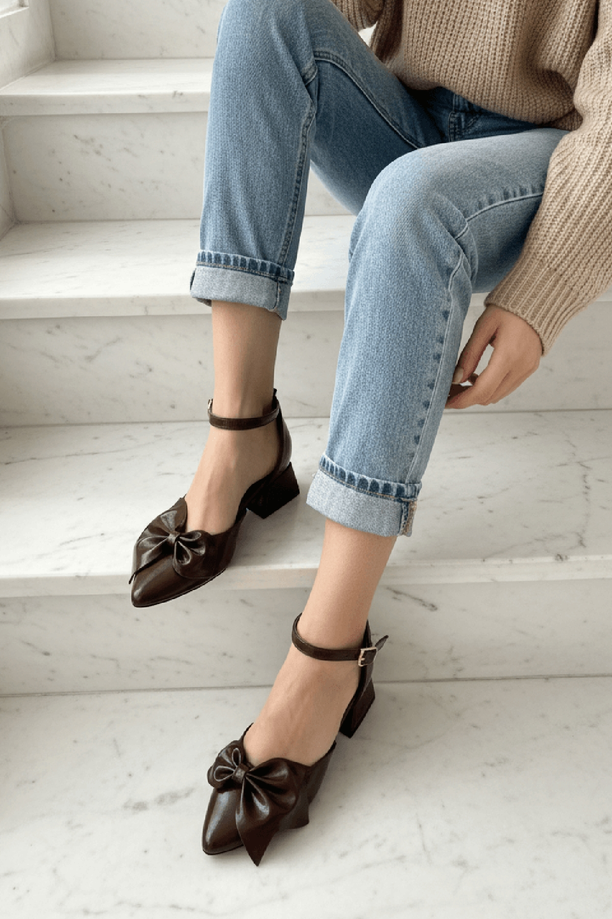 Lorenta Kahve Kırışık Rugan Fiyonklu (4 cm) Sivri Burun Topuklu Ayakkabı