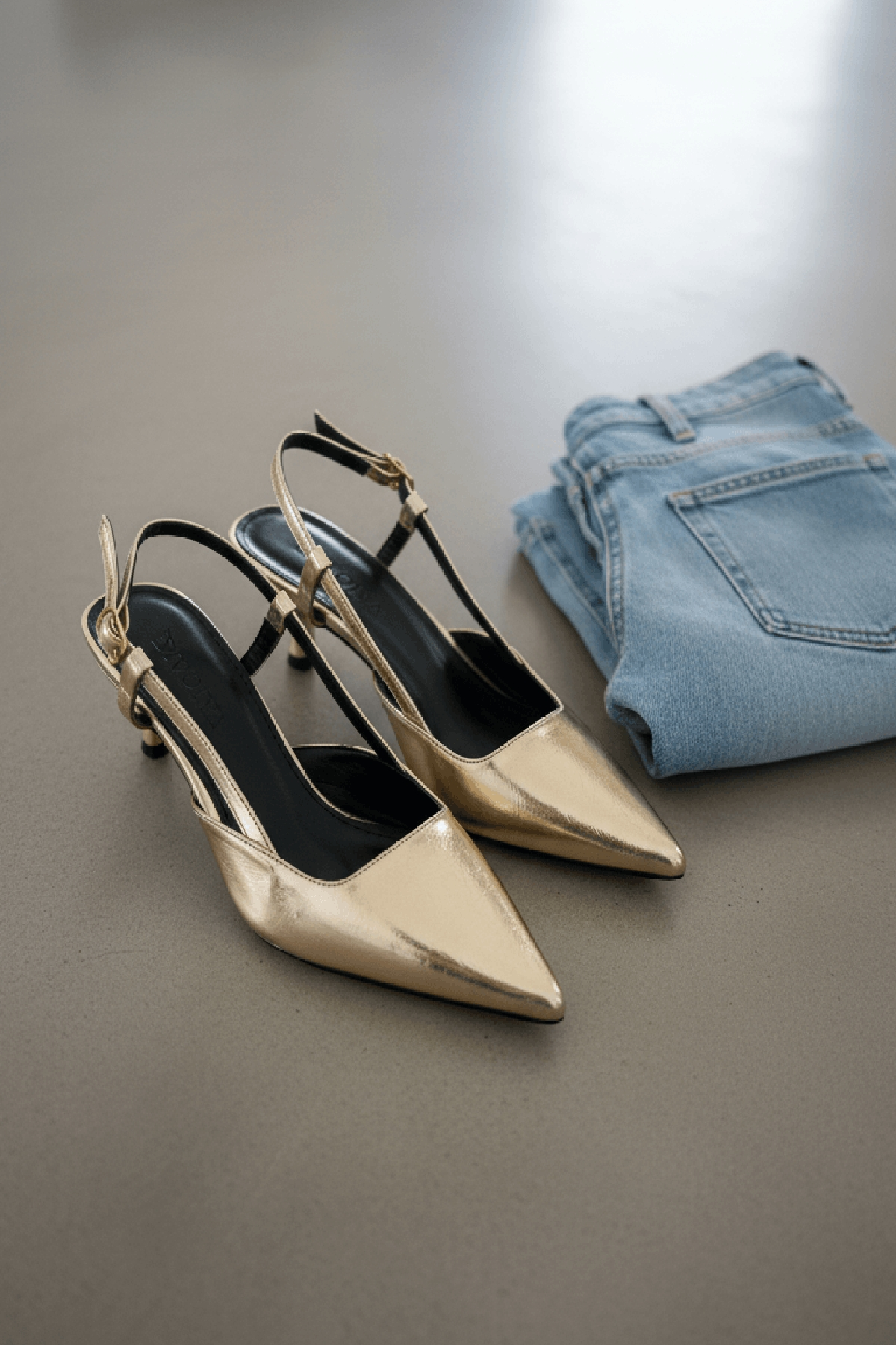 Margaret Gold Kadın ( 3 cm Topuklu ) Sivri Burunlu Kısa Kitten Topuklu Ayakkabı