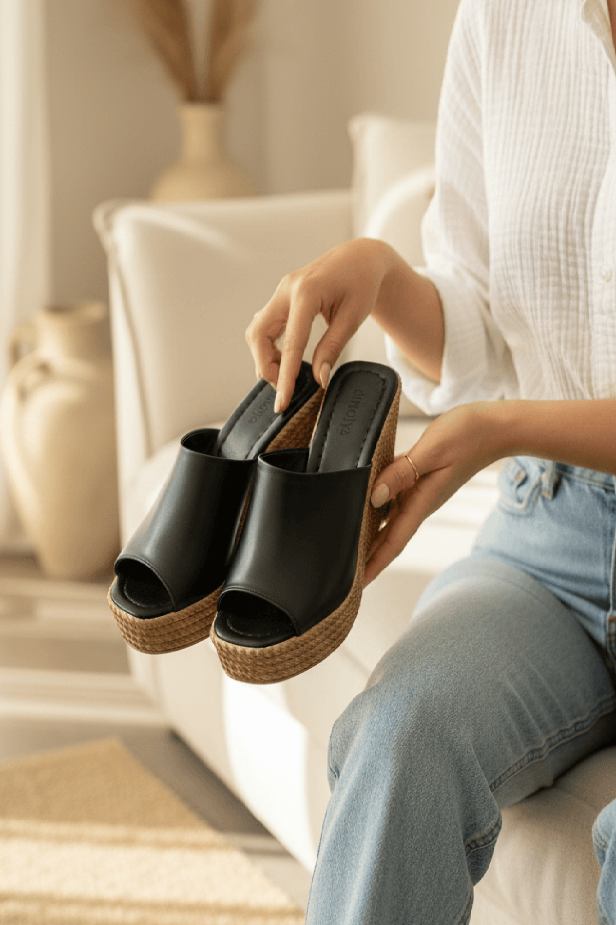 Rabeka Siyah Dolgu Topuklu ( 10 cm Topuk. 3 cm Platform) Günlük Kullanım Terlik