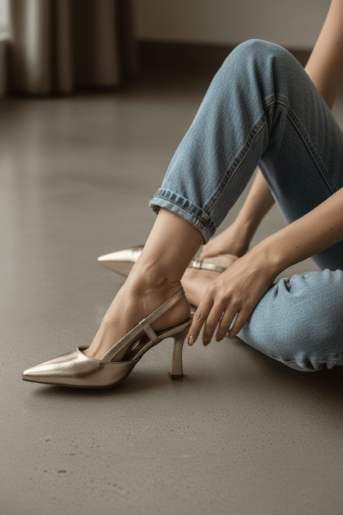 Semiras Gold Kırışık Rugan Yanları Açık ( 9 cm Topuklu ) Sivri Burun Topuklu Ayakkabı