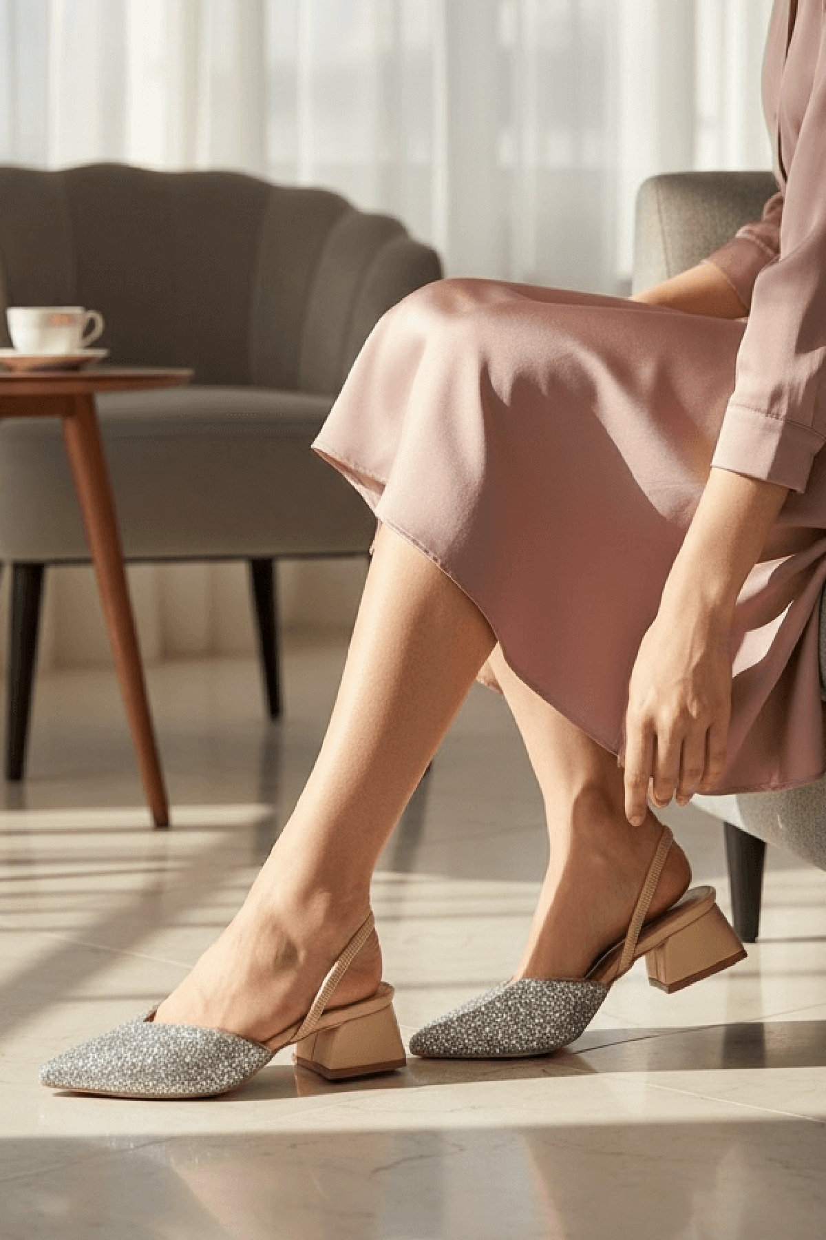 Taylor Nude Taşlı Bakılı (4 cm) Sivri Burun Topuklu Ayakkabı