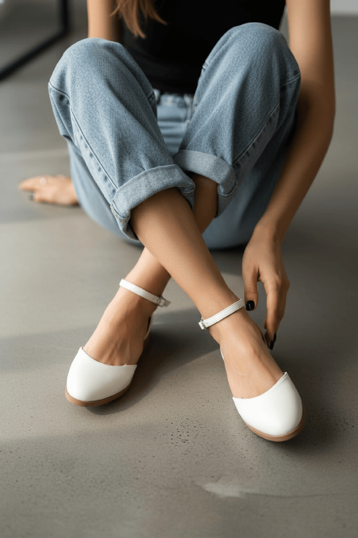 Tena Beyaz Bilekten Bantlı Günlük Kullanım Babet