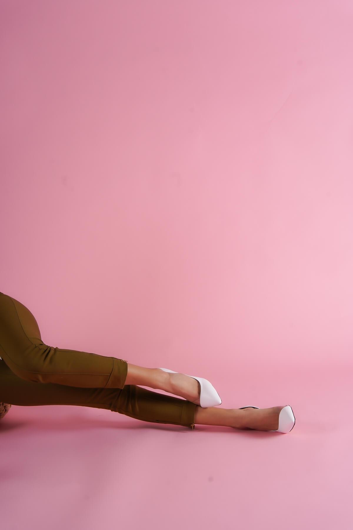 Violet Beyaz Burnu Şeffaf Detaylı Günlük Kullanım Stiletto
