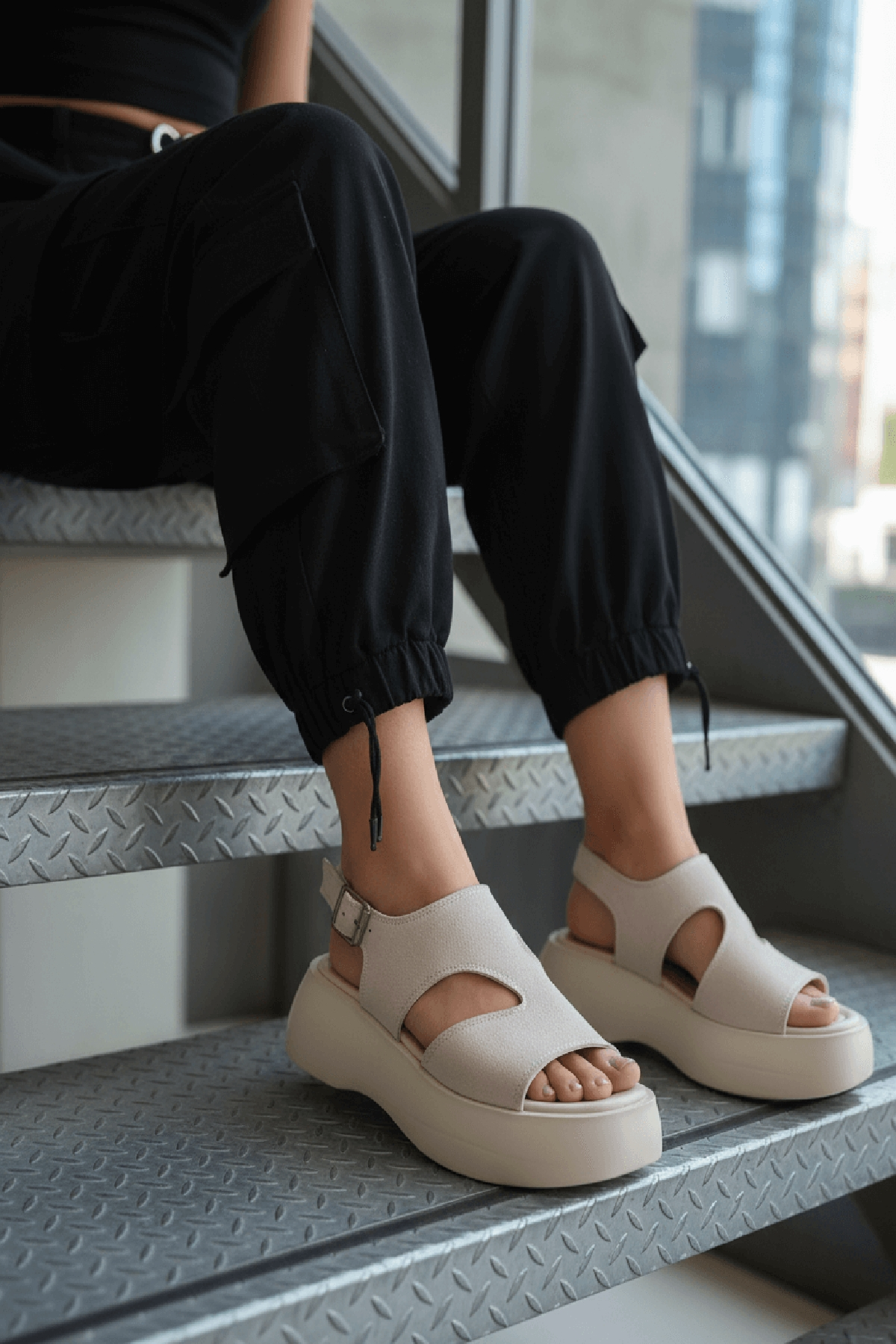 Zango Bej Süet Platform ( 6 Cm Topuklu ) Yuvarlak Burun Günlük Sandalet