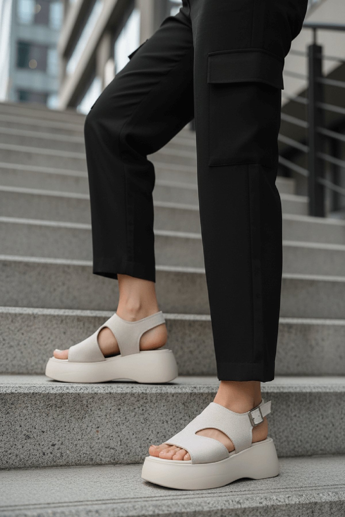 Zango Bej Süet Platform ( 6 Cm Topuklu ) Yuvarlak Burun Günlük Sandalet