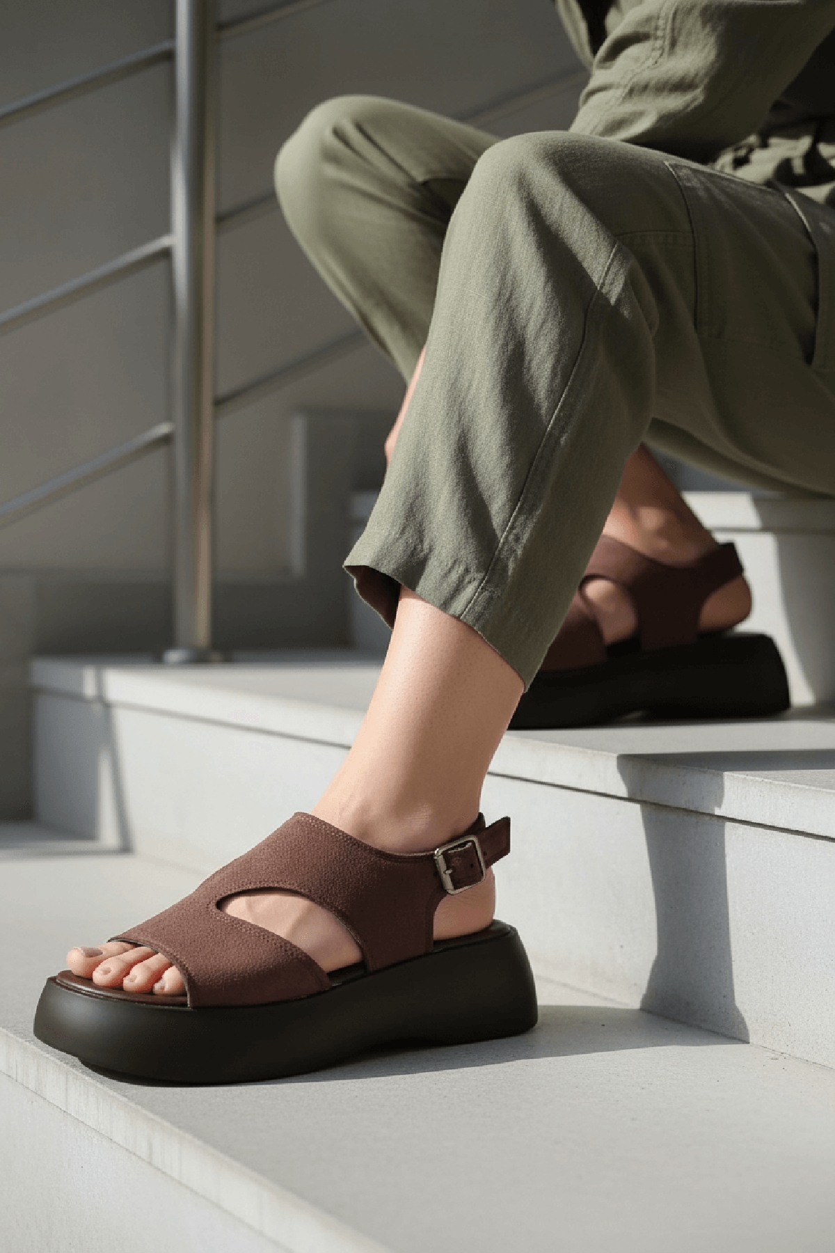 Zango Kahverengi Süet Platform ( 6 Cm Topuklu ) Yuvarlak Burun Günlük Sandalet