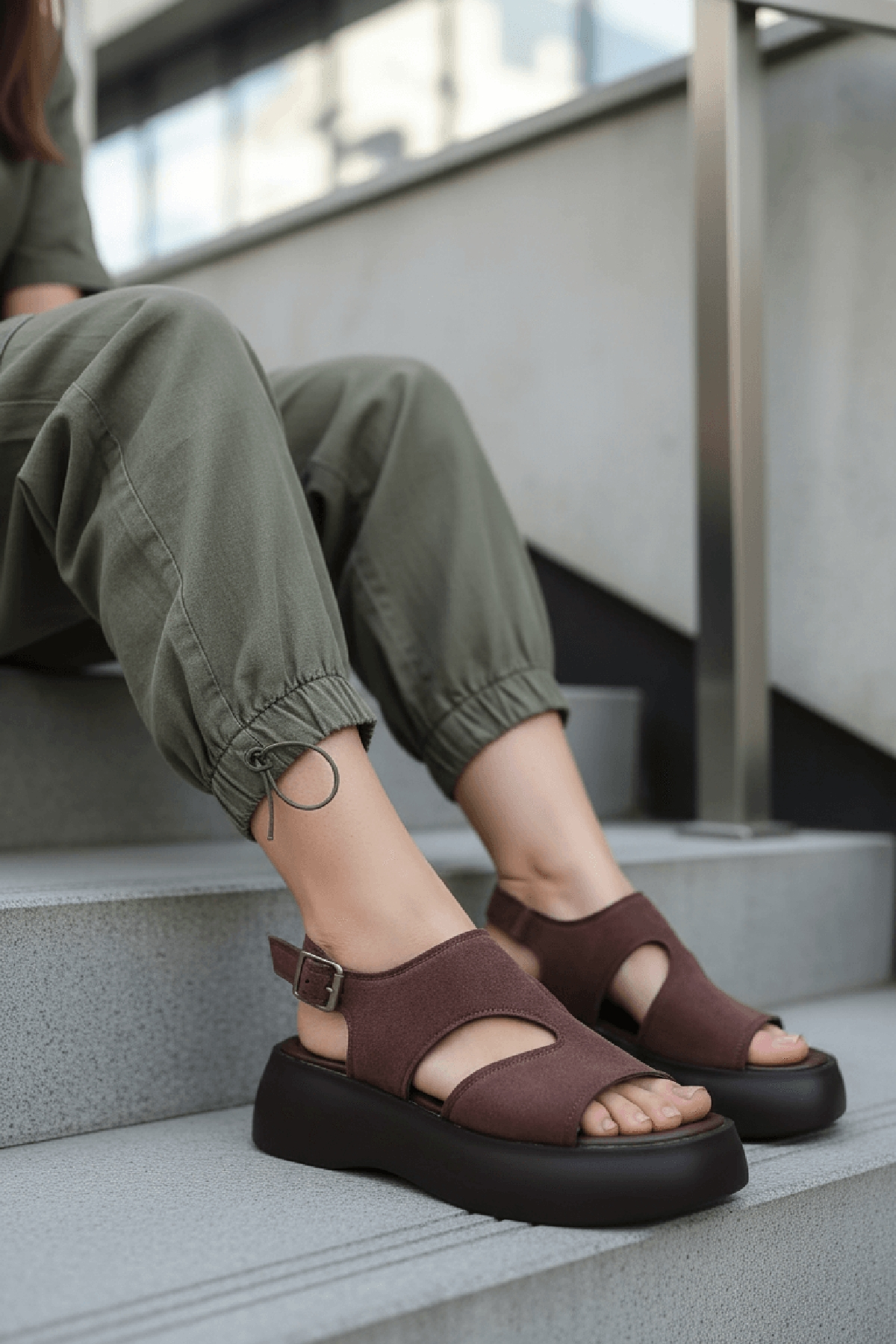 Zango Kahverengi Süet Platform ( 6 Cm Topuklu ) Yuvarlak Burun Günlük Sandalet