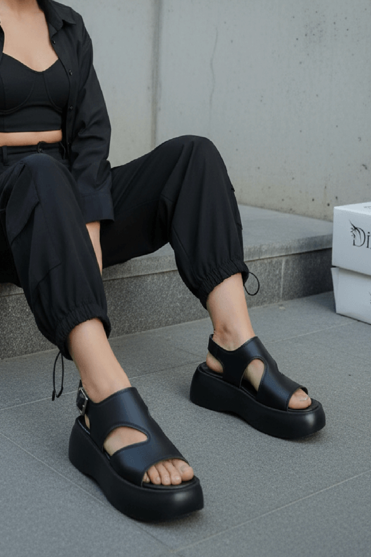 Zango Siyah Platform ( 6 Cm Topuklu ) Yuvarlak Burun Günlük Sandalet