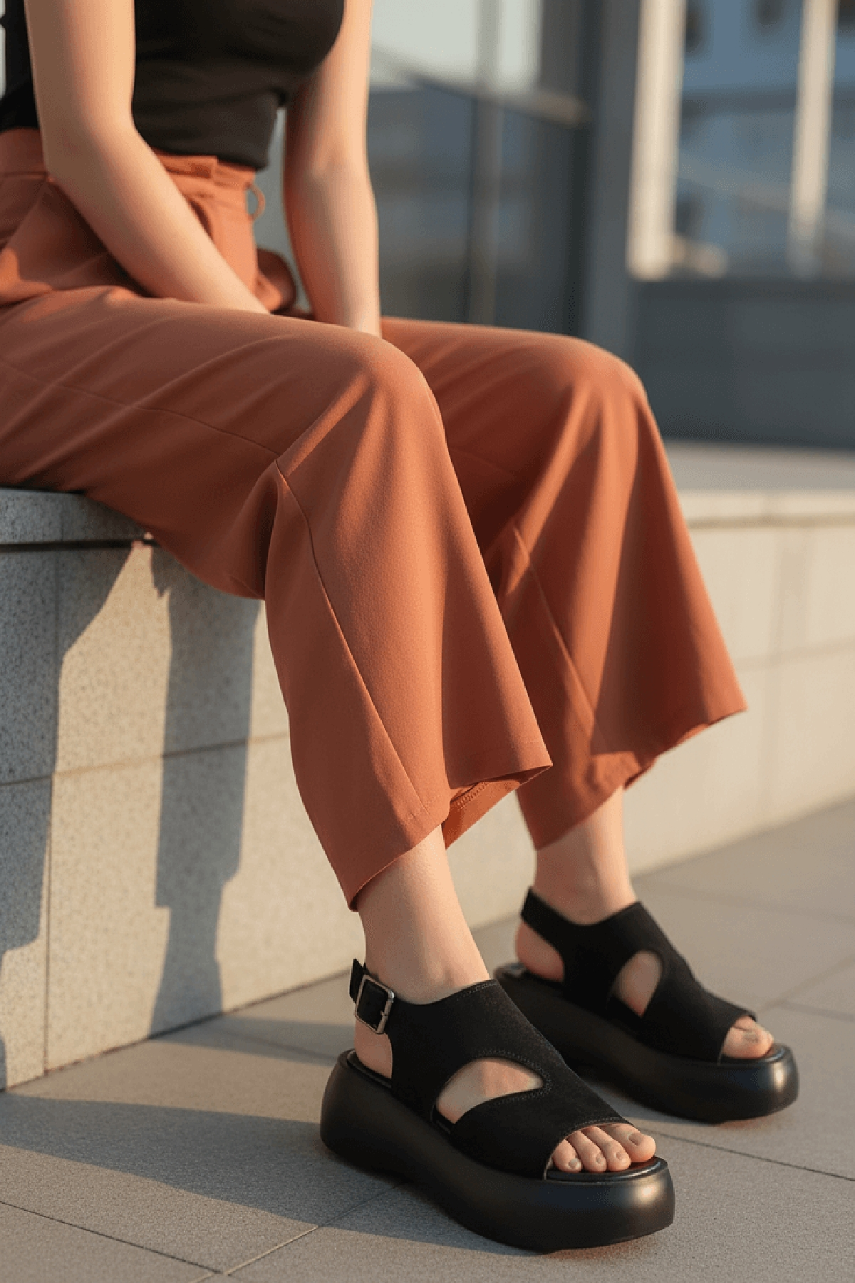 Zango Siyah Süet Platform ( 6 Cm Topuklu ) Yuvarlak Burun Günlük Sandalet