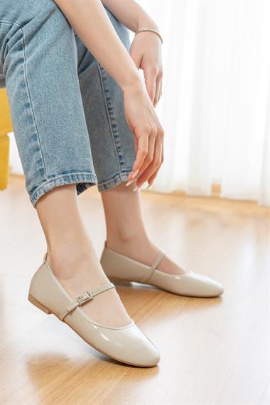 Armi Bej Rugan Taşlı Baretli ( 1 cm Topuklu ) Yuvarlık Burun Babet