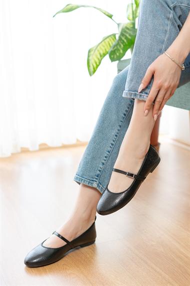 Armi Siyah Kırışık Rugan Taşlı Baretli ( 1 cm Topuklu ) Yuvarlık Burun Babet