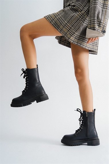 Bradley Siyah Deri Kalın Tabanlı  Kadın Günlük Postal