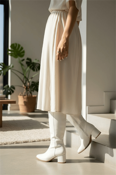 Despina Beyaz Deri Topuklu (5 cm Topuklu ) Yanı Fermuarlı Günlük Kullanım Çizme