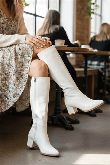 Despina Beyaz Deri Topuklu (5 cm Topuklu ) Yanı Fermuarlı Günlük Kullanım Çizme