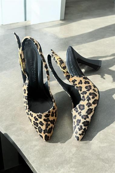Elanor Leopar Siyah Yanı Tokalı (8 cm) Sivri Burun Topuklu Ayakkabı