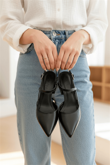 Elsa Siyah Bilek Dolamalı (4 cm Topuk Boyu ) Sivri Burun Topuklu Babet Ayakkabı