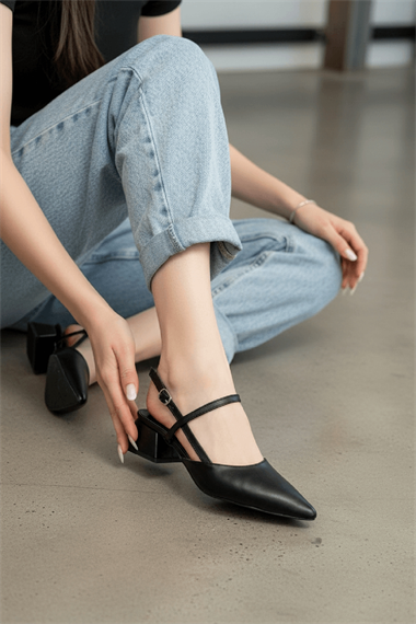 Elsa Siyah Bilek Dolamalı (4 cm Topuk Boyu ) Sivri Burun Topuklu Babet Ayakkabı