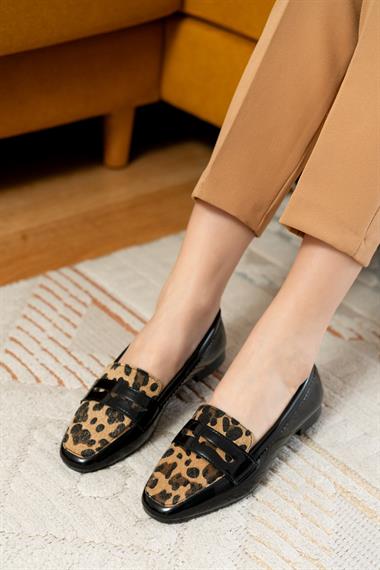 Fava Leopar Siyah Rugan ( 1 cm Topuklu) Küt Burunlu Babet