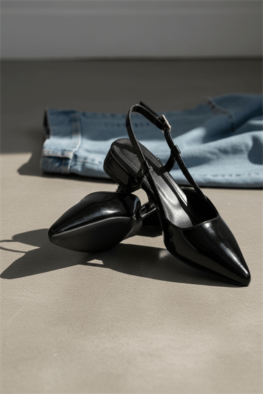 Felina Siyah Kırışık Rugan ( 3 cm Topuklu ) Sivri Burun Topuklu Ayakkabı