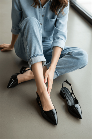 Felina Siyah Kırışık Rugan ( 3 cm Topuklu ) Sivri Burun Topuklu Ayakkabı