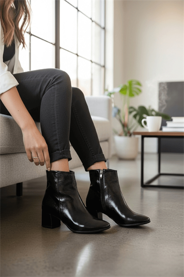 Fiamma Siyah Kırışık Rugan ( 5 Cm Topuklu ) Günlük Kullanım Kadın Botu