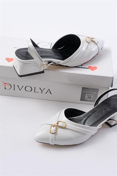 Gabriel Beyaz Rugan Çapraz Tokalı (4 cm Topuklu) Sivri Burun Babet Ayakkabı