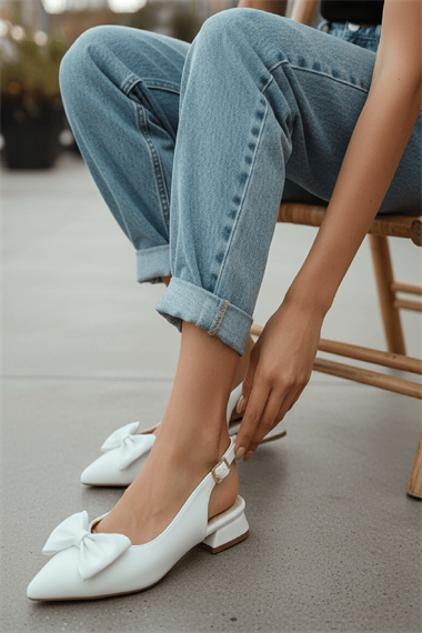 İlef Fiyonklu Beyaz ( 3 cm Topuklu ) Sivri Burun Topuklu Ayakkabı