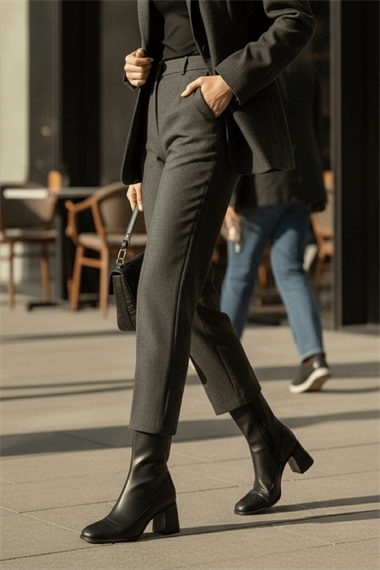 Lirya Siyah ( 8 Cm Topuklu ) Günlük Kullanım Kadın Botu